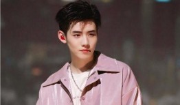 任豪女友爆料拍照视频,甜蜜瞬间引网友热议