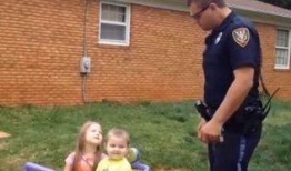 萌娃爆料老爸视频大全播放,老爸搞笑视频大全，笑点满满，温馨瞬间尽收眼底